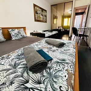 Appartamento The - 3 Rooms, 3air Cond, 3tv, 3fans, 2 Wc, Wifi Everywhere 5min Aeroport, Train, Beach, 1min Tram, 15 Min Centre, Port, Parking Possible, Nizza